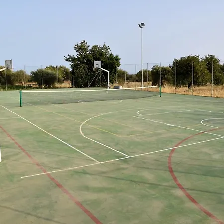Kikki Village מלון