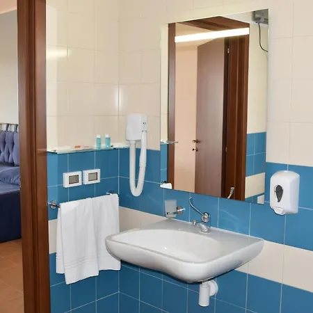Hotell Kikki Village 4*