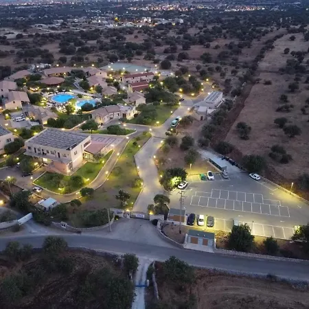 Kikki Village Hotell 4*
